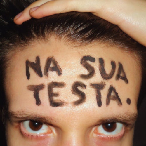 NA SUA TESTA.