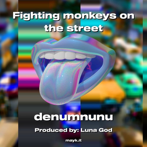 Fighting monkeys on the street