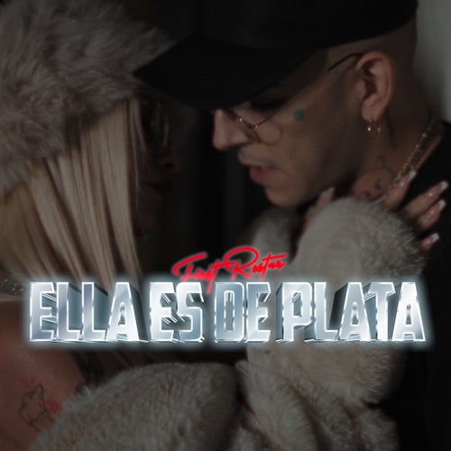 ELLA ES DE PLATA