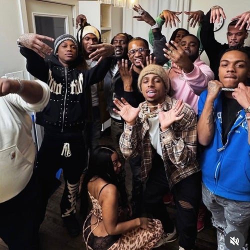 Wee Bey (feat. Pape, Big Steff, Mariboy Mula Mar, Chicken P)