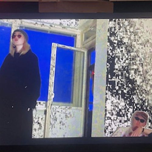 Pää täynnä kiviä