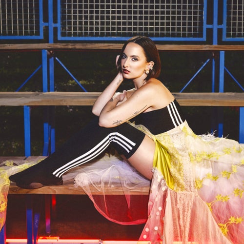 A MAL TIEMPO BUENA CARA