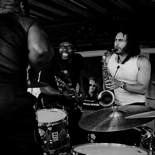 Beto’s Horns (Ezra Collective remix)