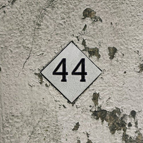 el 44