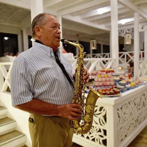 Y Su Saxofón Romántico